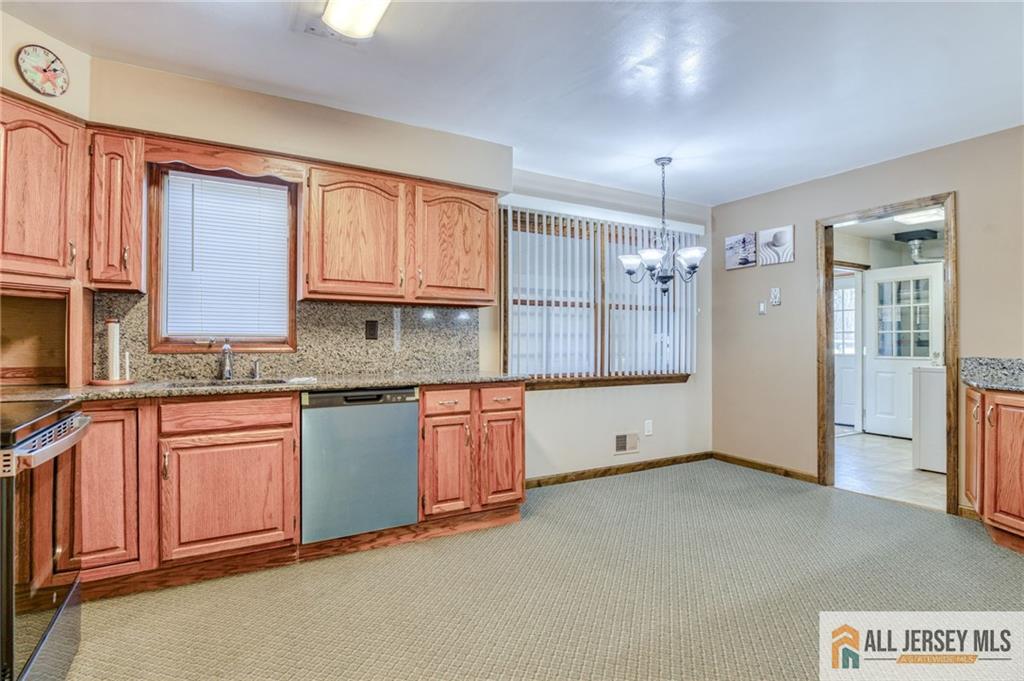 563 Indiero Road Jackson, NJ 08527 - Photo 4 of 30