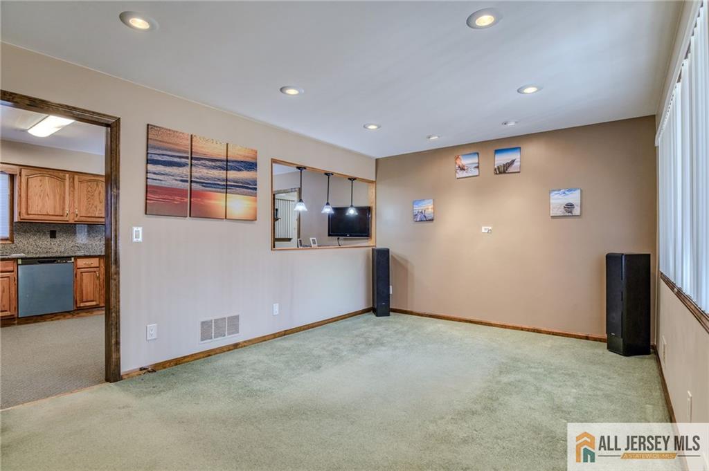 563 Indiero Road Jackson, NJ 08527 - Photo 8 of 30