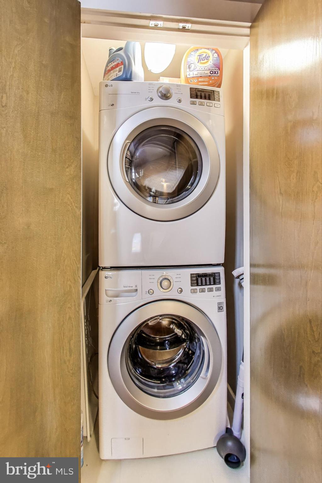 1242 New Jersey Avenue Northwest Washington, DC 20001 - Photo 19 of 60 a utility room with dryer and washer