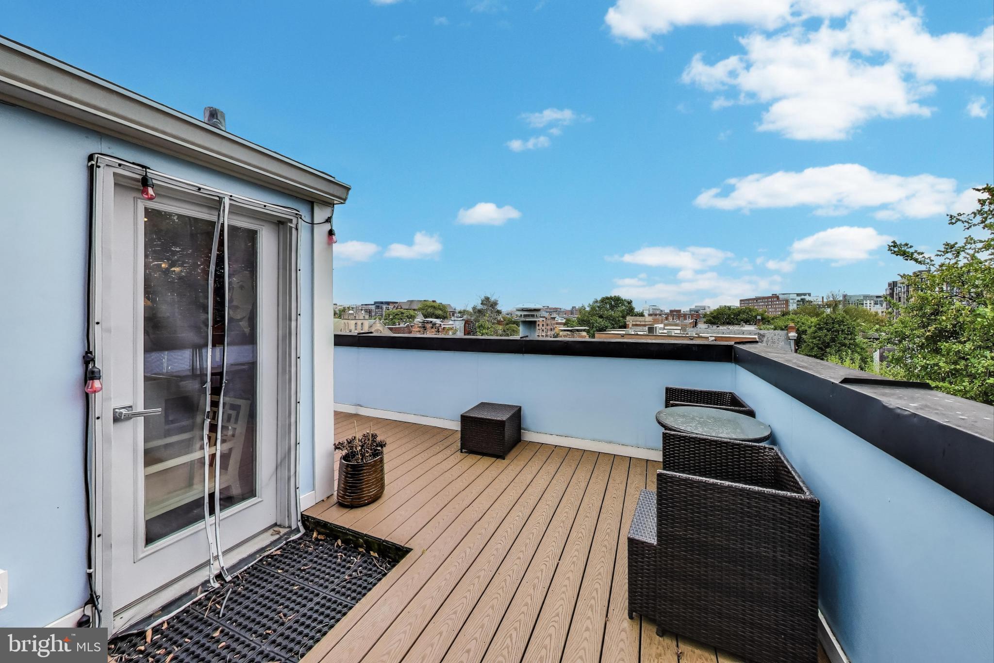 1242 New Jersey Avenue Northwest Washington, DC 20001 - Photo 25 of 60 a view of sitting space and city view