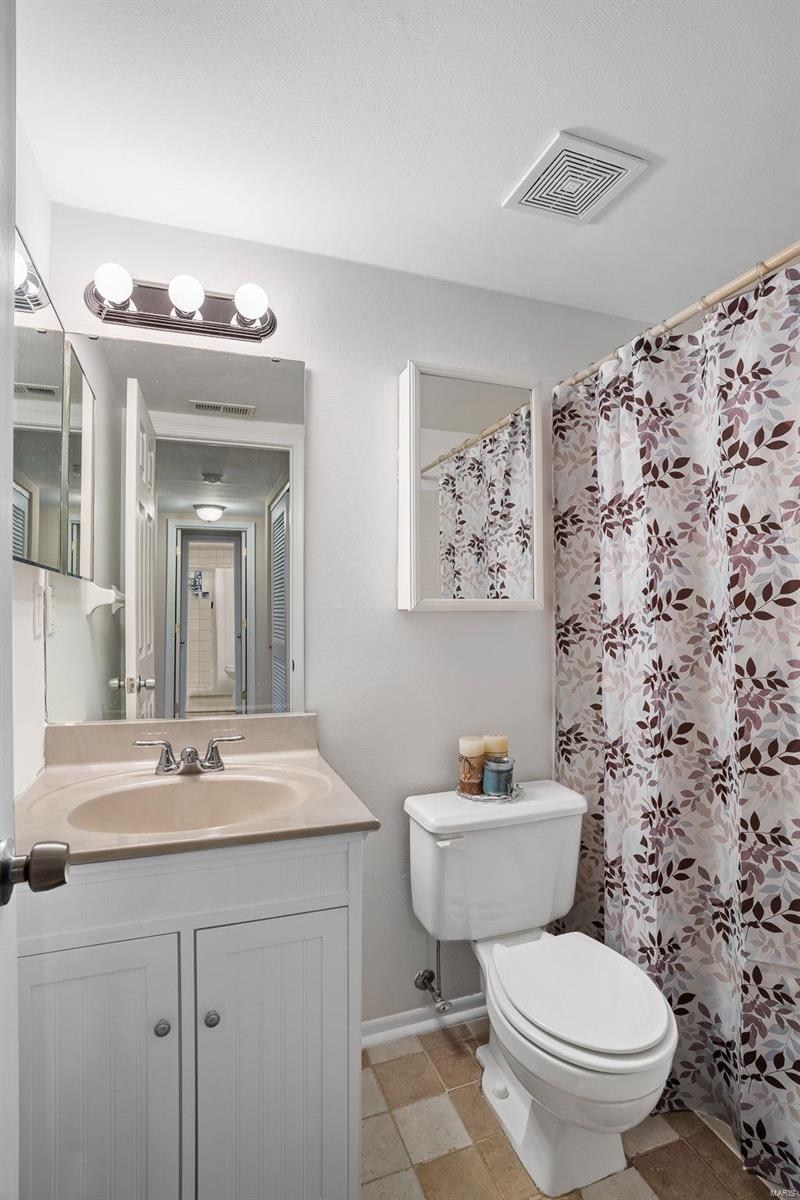 700 Ridgeside Drive, Unit C Ballwin, MO 63021 - Photo 14 of 24