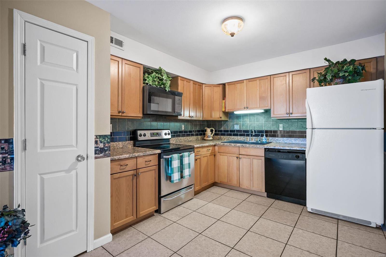 700 Ridgeside Drive, Unit C Ballwin, MO 63021 - Photo 3 of 24