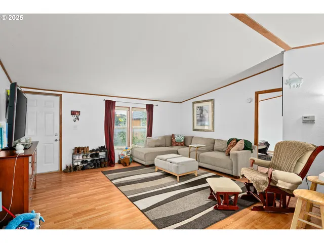 $365,000 | 614 South 10th Street, St. Helens, OR 97051