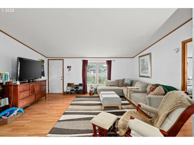 $365,000 | 614 South 10th Street, St. Helens, OR 97051