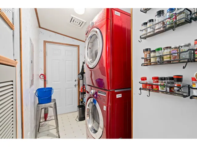 $365,000 | 614 South 10th Street, St. Helens, OR 97051