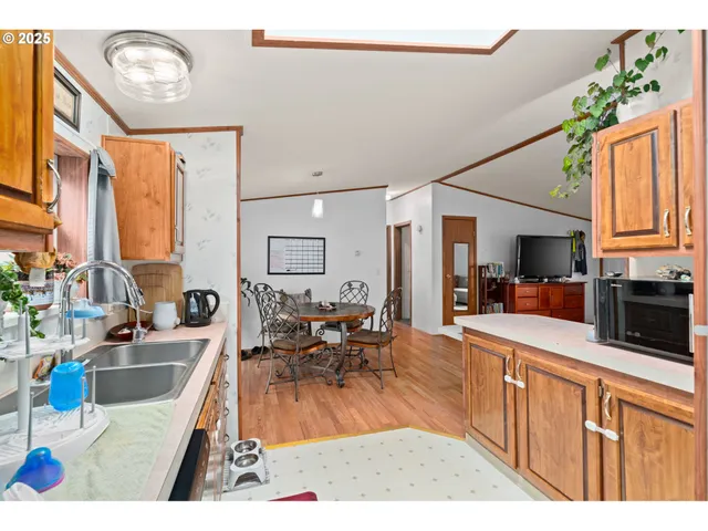 $365,000 | 614 South 10th Street, St. Helens, OR 97051