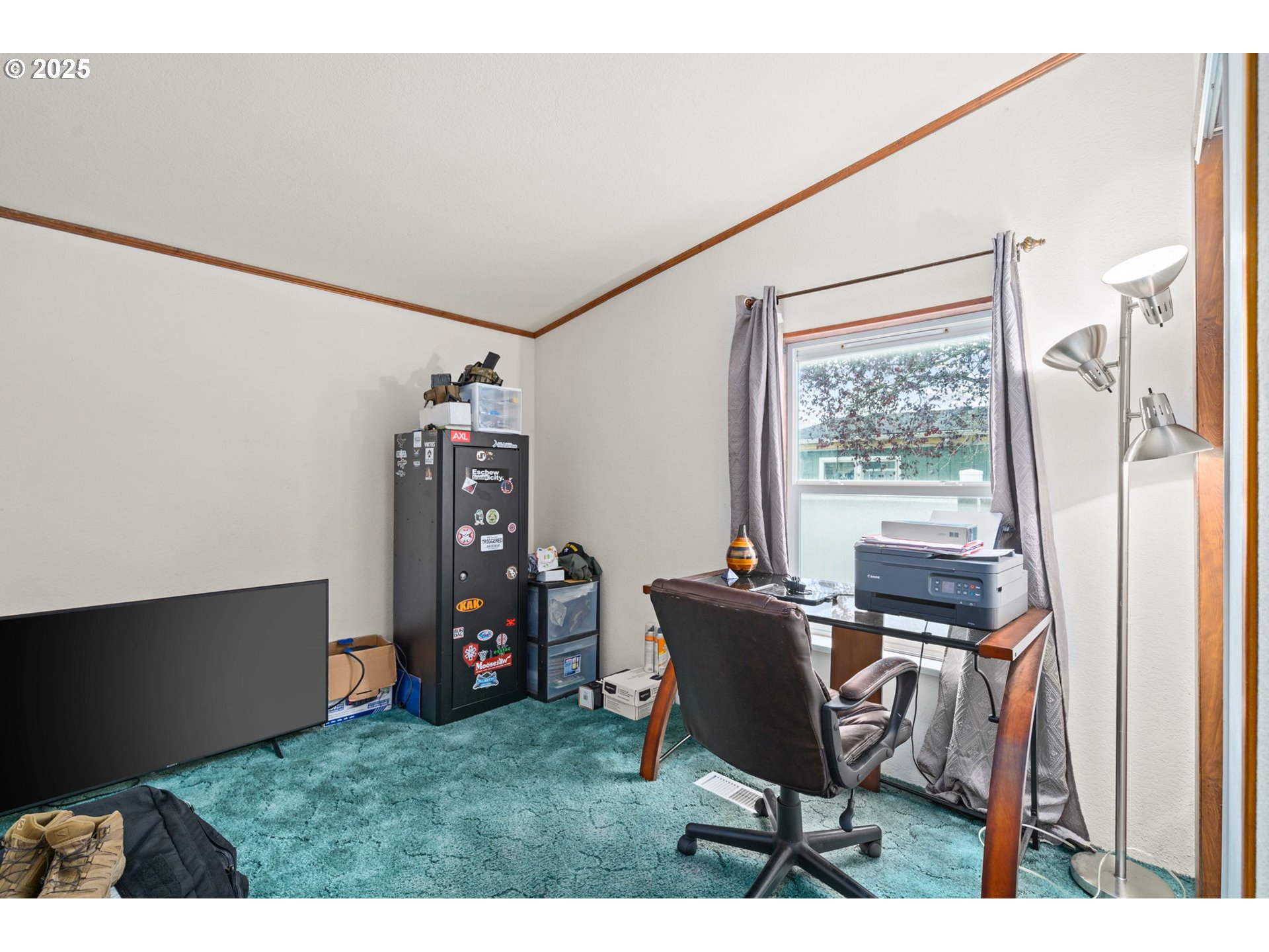 614 South 10th Street St. Helens, OR 97051 - Photo 25 of 32 a view of a workspace with furniture and a window