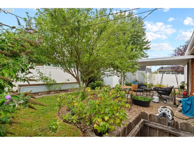 $365,000 | 614 South 10th Street, St. Helens, OR 97051