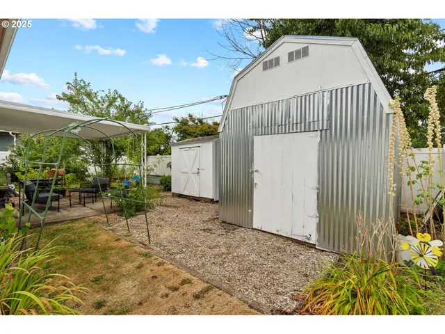 $365,000 | 614 South 10th Street, St. Helens, OR 97051