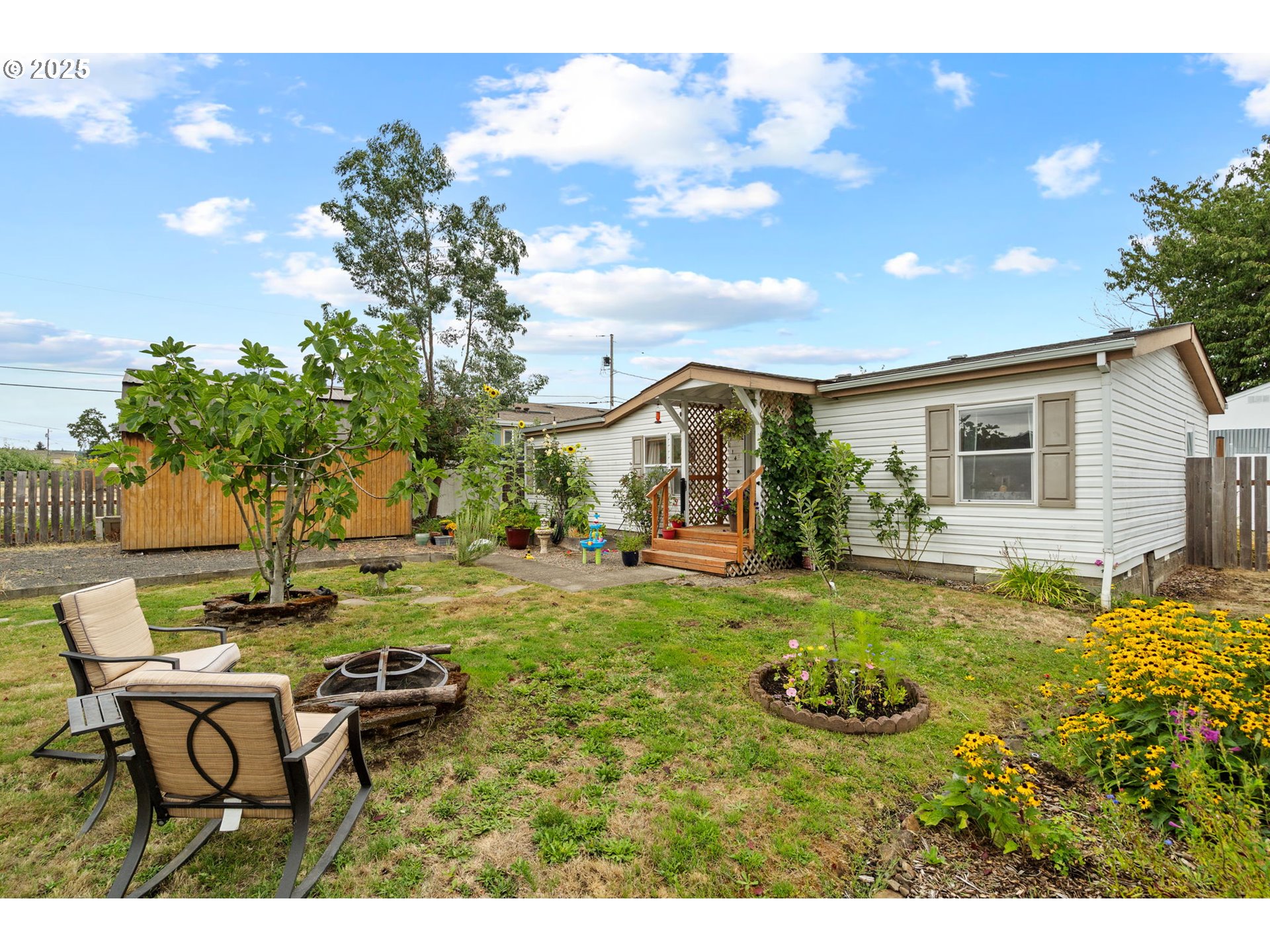 614 South 10th Street St. Helens, OR 97051 - Photo 5 of 32 a view of a house with backyard and sitting area