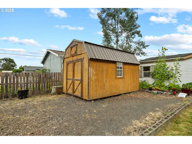 $365,000 | 614 South 10th Street, St. Helens, OR 97051