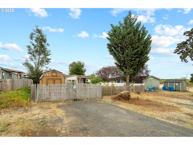 $365,000 | 614 South 10th Street, St. Helens, OR 97051