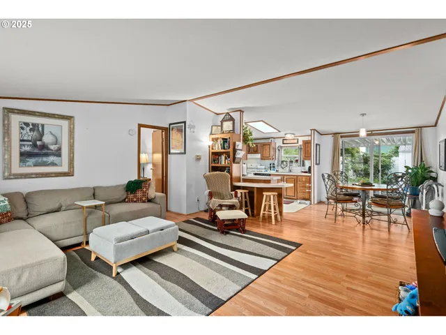 $365,000 | 614 South 10th Street, St. Helens, OR 97051