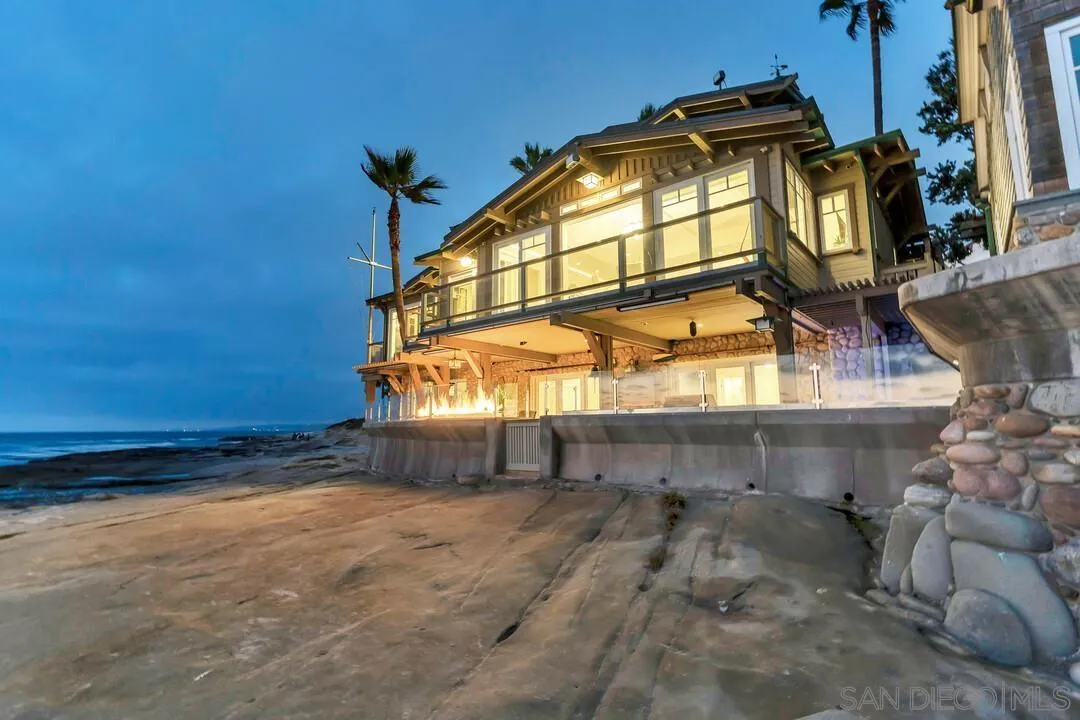 274 Coast Boulevard La Jolla, CA 92037 - Photo 52 of 64 a view of a house with a wall