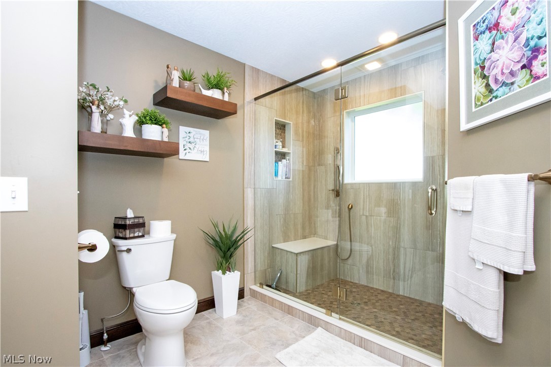 3434 York Road Orrville, OH 44667 - Photo 16 of 50 En-Suite Bath