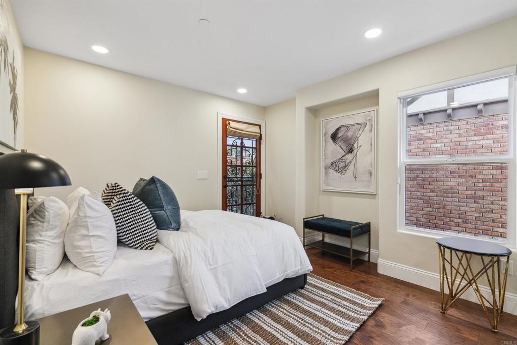 848 Prospect Street, Unit D La Jolla, CA 92037 - Photo 13 of 17 a bedroom with a bed and a table