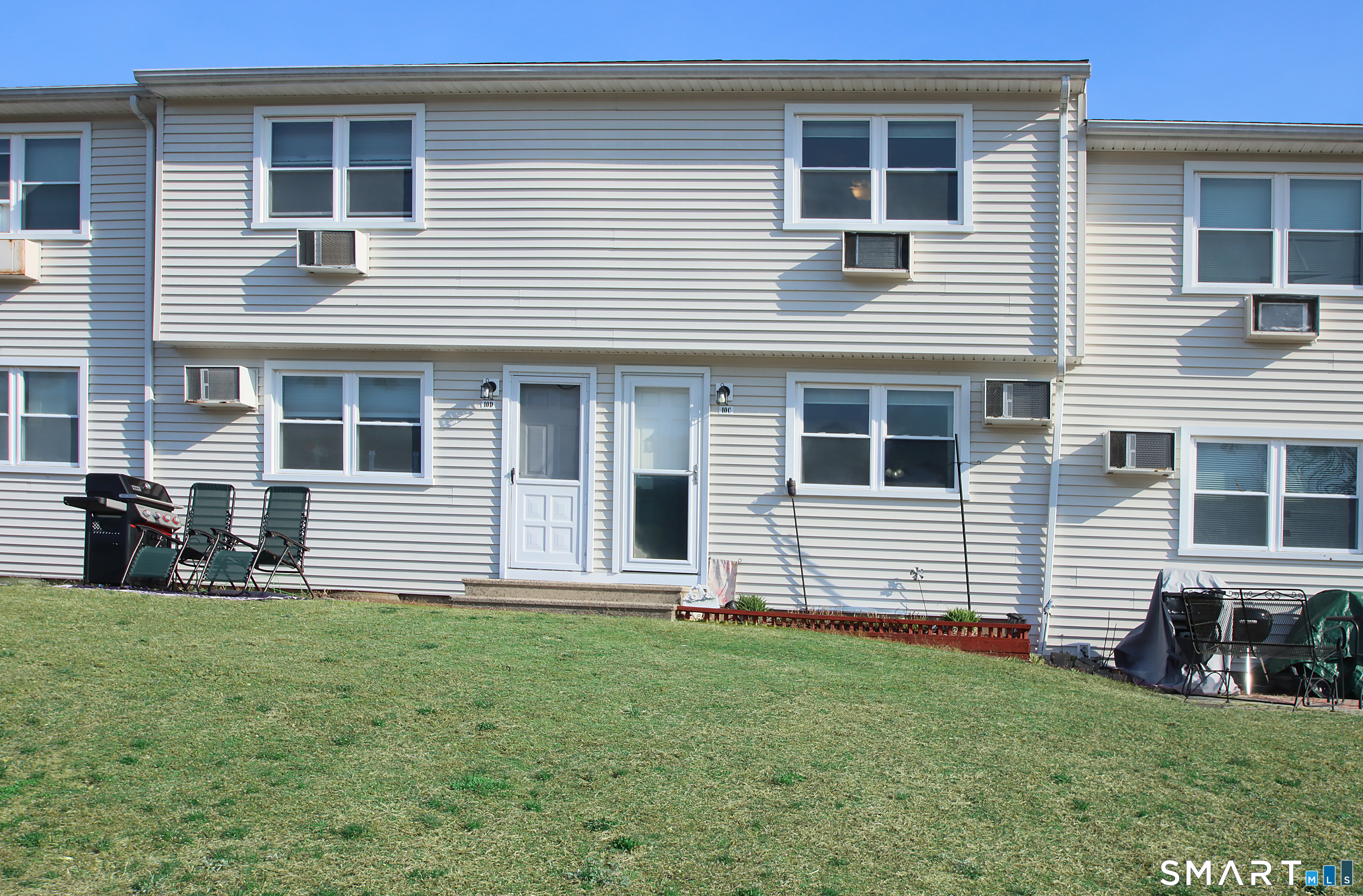 1081 New Haven Road, Unit 10C Naugatuck, CT 06770 - Photo 15 of 16 a front view of house with yard
