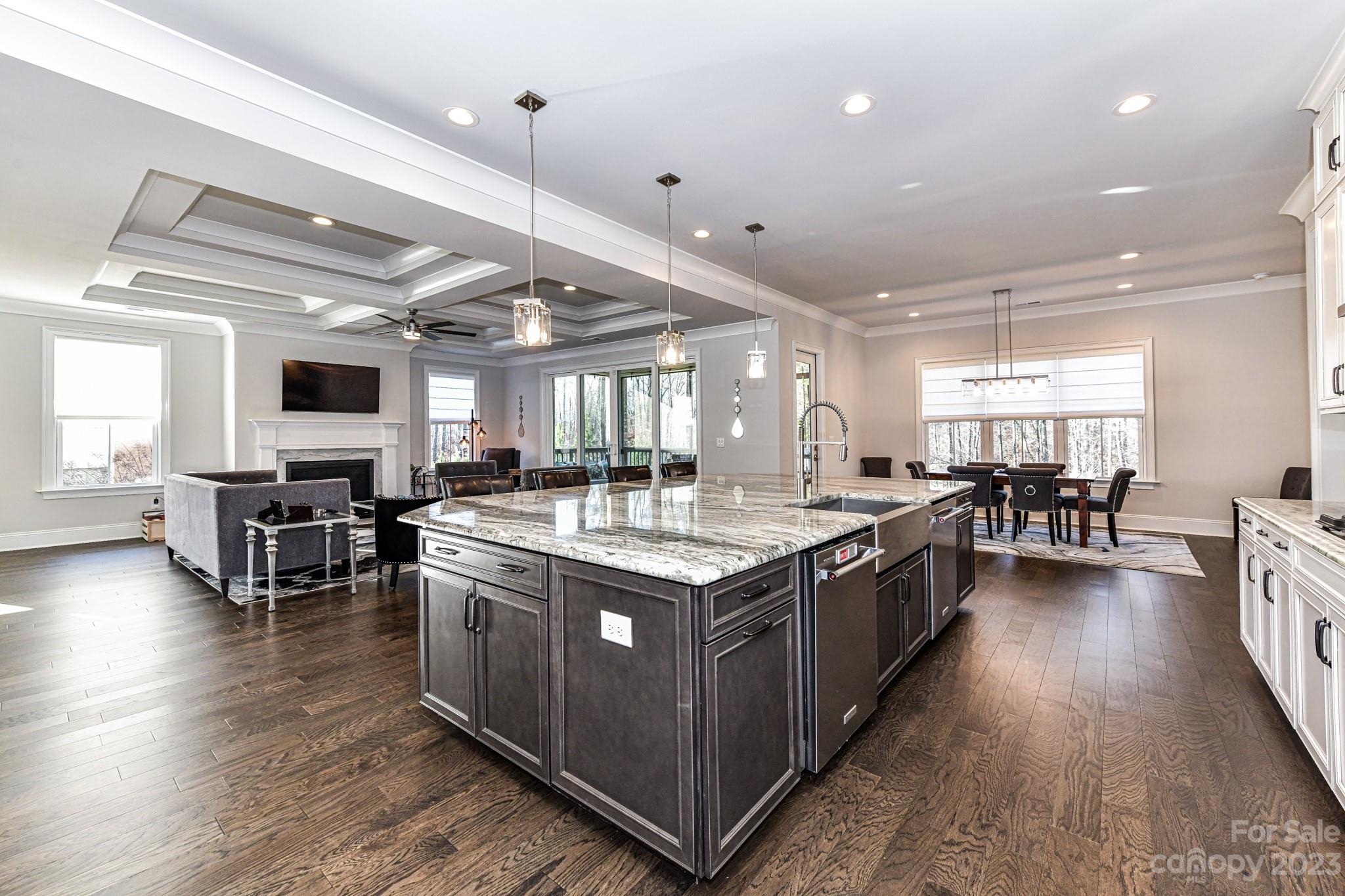 125 Turtleback Ridge, Unit 122 Matthews, NC 28104 - Photo 11 of 40 a kitchen with lots of counter top space