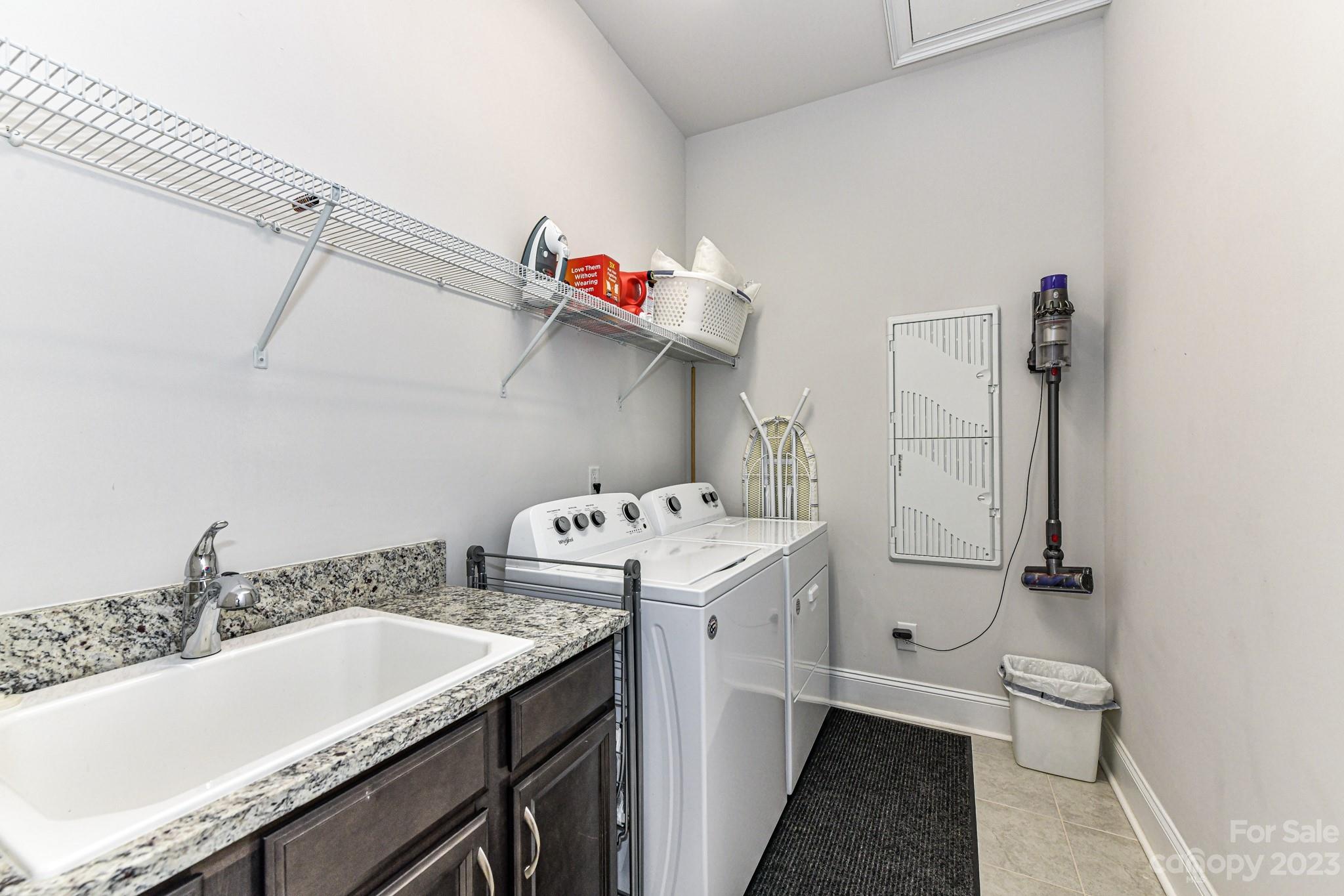 125 Turtleback Ridge, Unit 122 Matthews, NC 28104 - Photo 23 of 40 a utility room with dryer and washer