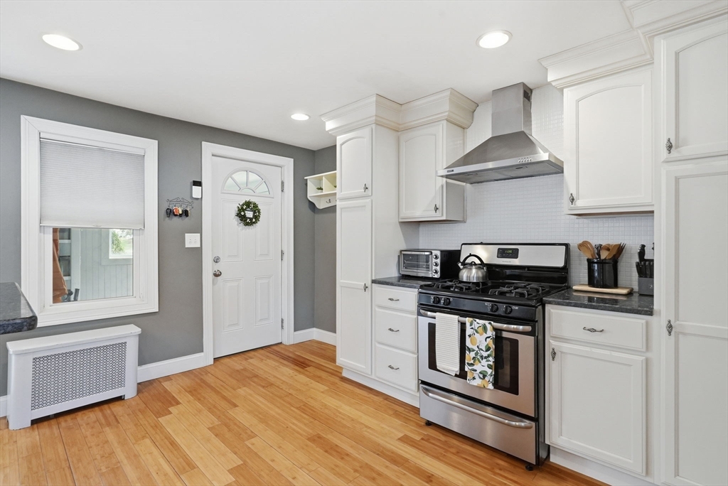 31 Walnut Street Dedham, MA 02026 - Photo 7 of 34