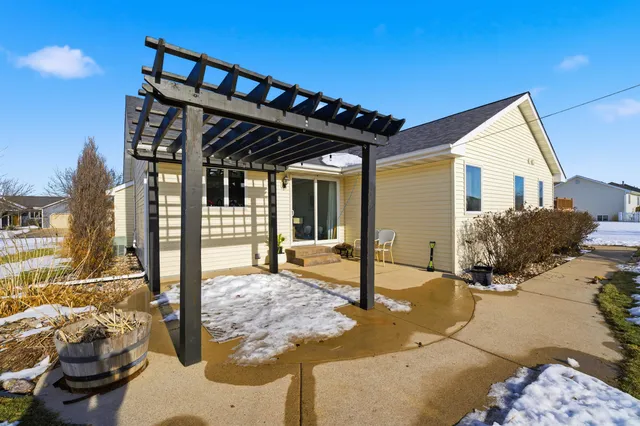 $399,900 | 2023 Meadowview Street, Kaukauna, WI 54130