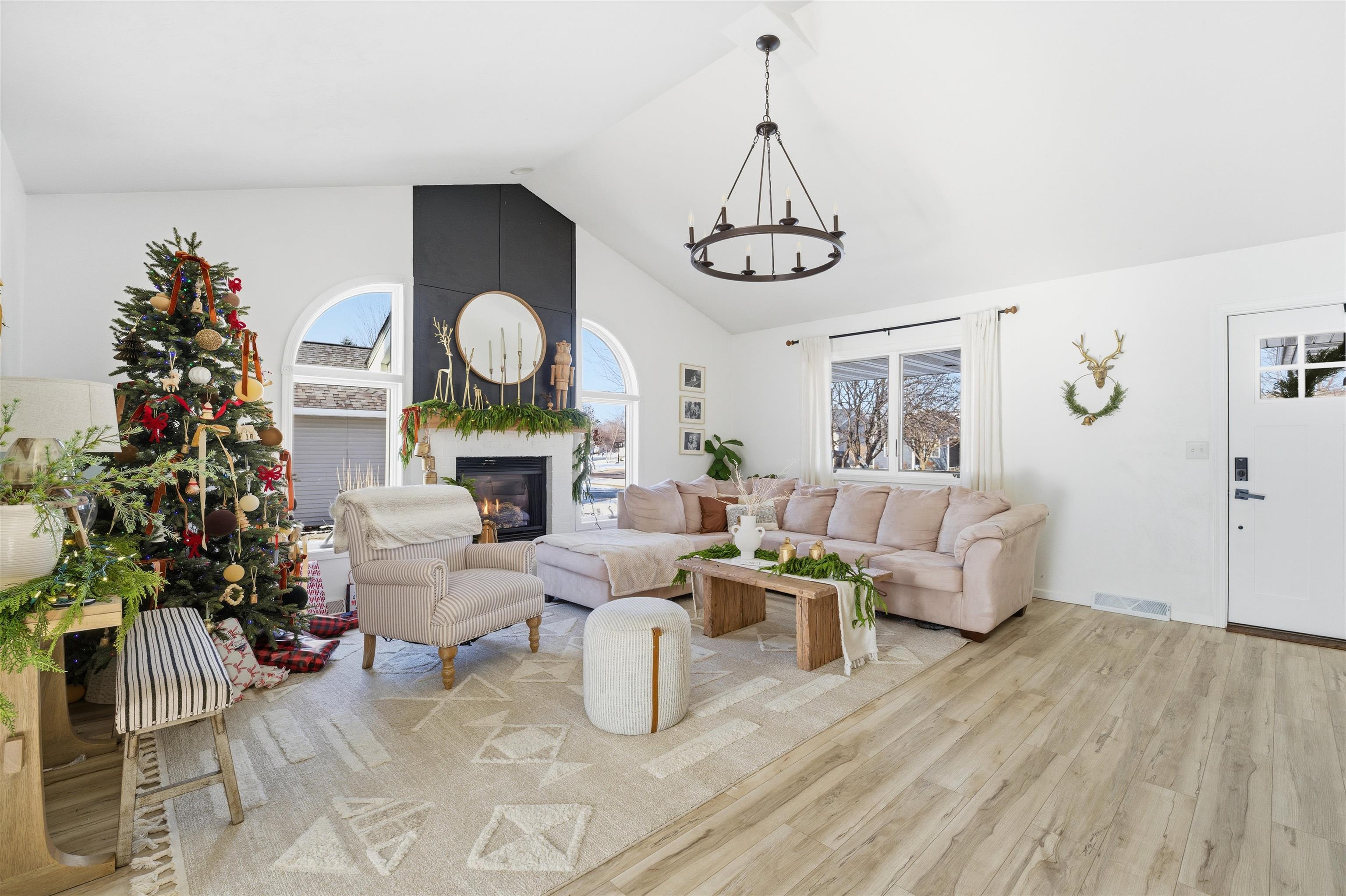 2023 Meadowview Street Kaukauna, WI 54130 - Photo 3 of 24