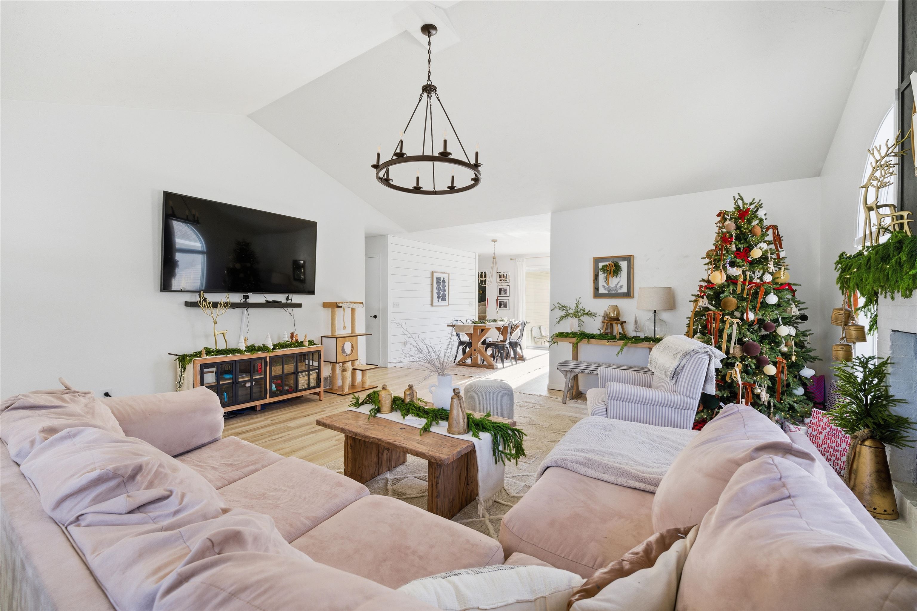 2023 Meadowview Street Kaukauna, WI 54130 - Photo 4 of 24