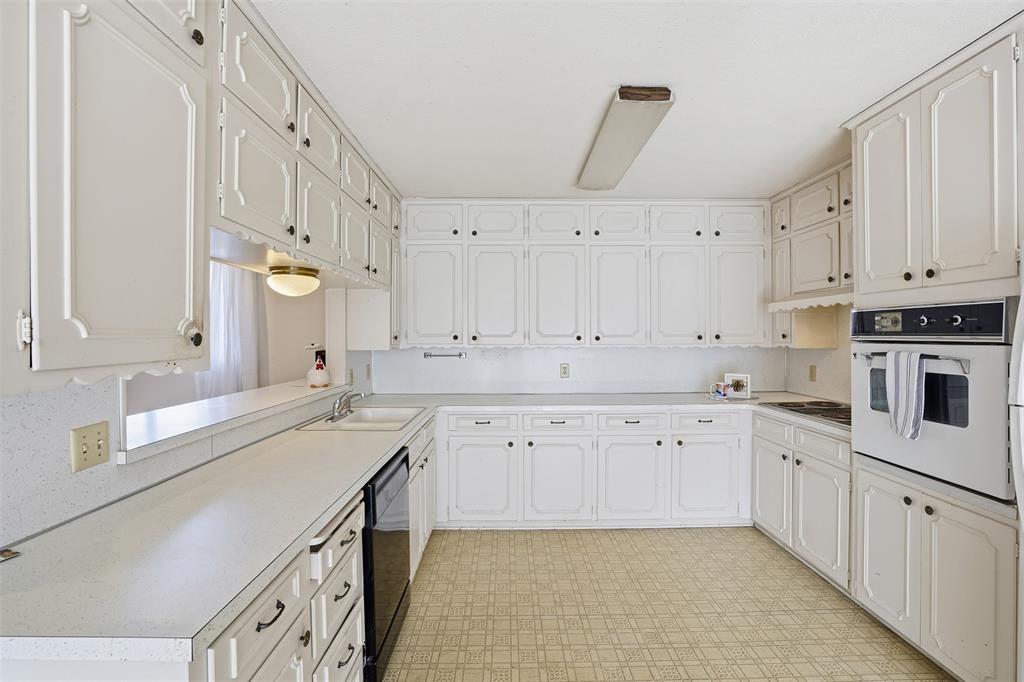 503 Azalea Drive Grapevine, TX 76051 - Photo 13 of 31