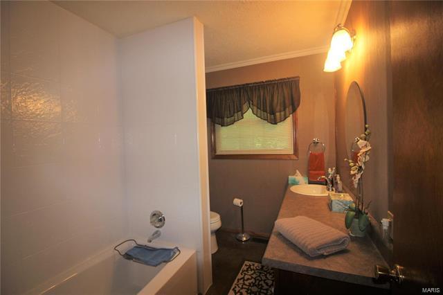 2915 Shady Pine Road Staunton, IL 62088 - Photo 12 of 23 Gallery Image 12