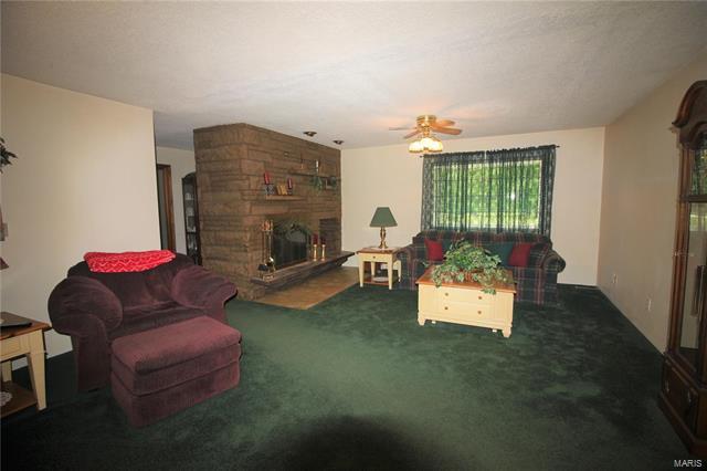 2915 Shady Pine Road Staunton, IL 62088 - Photo 3 of 23 Gallery Image 3
