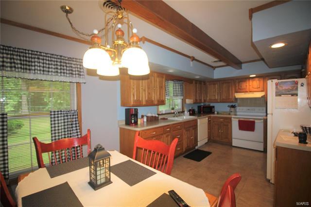 2915 Shady Pine Road Staunton, IL 62088 - Photo 5 of 23 Gallery Image 5
