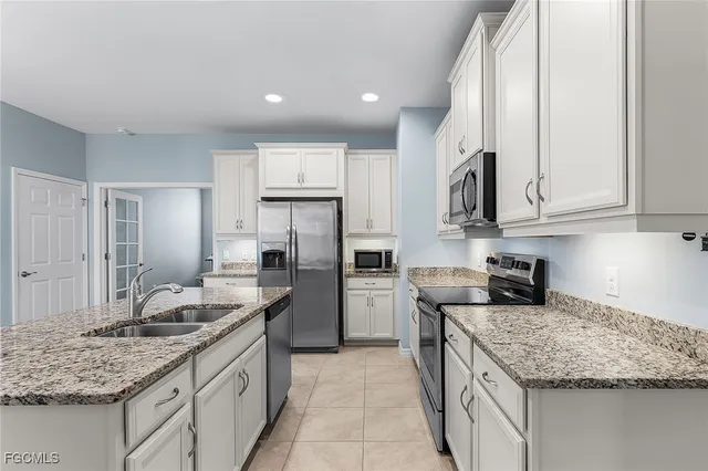 $299,900 | 2191 Summersweet Drive, Alva, FL 33920