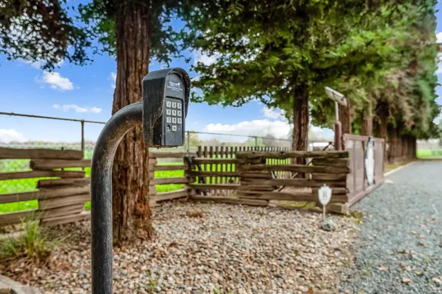 $725,000 | 18701 Lort Drive, Exeter, CA 93221