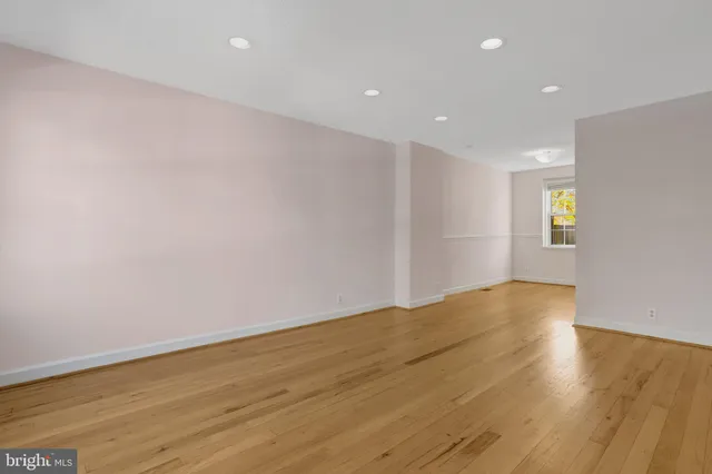 $2,950 | 4326 36th Street South, Arlington, VA 22206