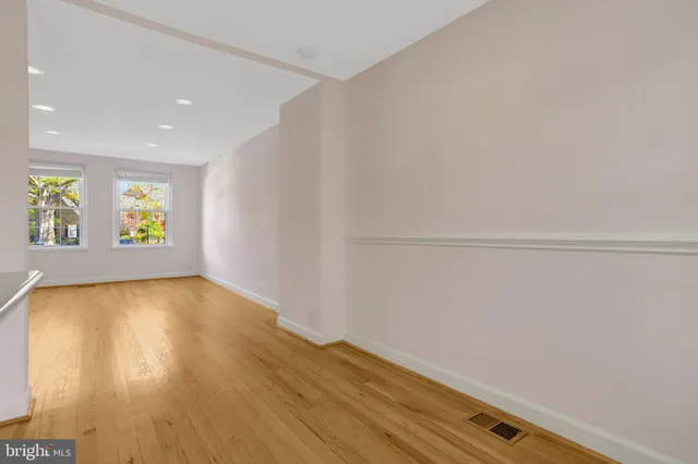 $2,950 | 4326 36th Street South, Arlington, VA 22206