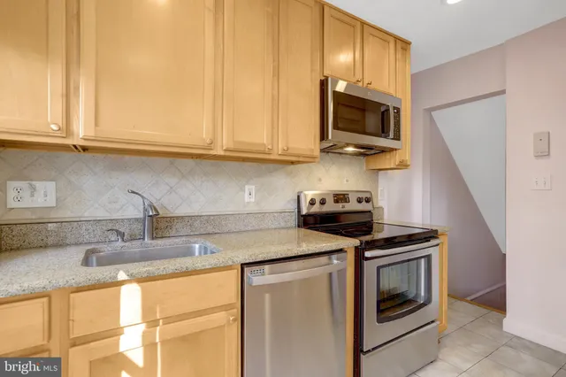 $2,950 | 4326 36th Street South, Arlington, VA 22206