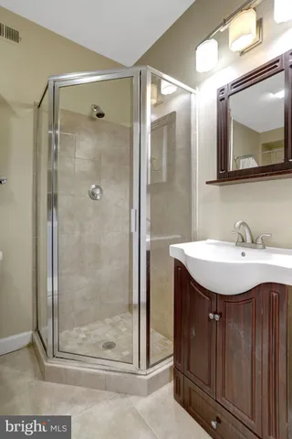 $2,950 | 4326 36th Street South, Arlington, VA 22206