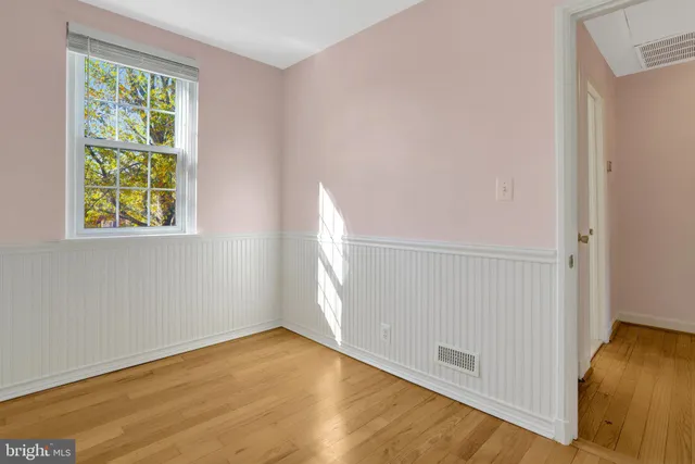 $2,950 | 4326 36th Street South, Arlington, VA 22206