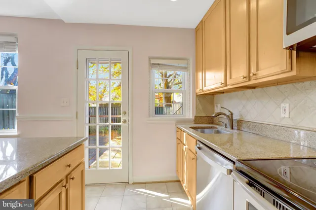 $2,950 | 4326 36th Street South, Arlington, VA 22206