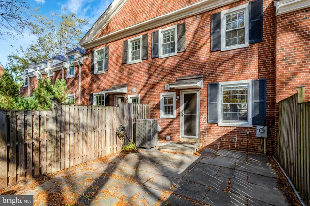 $2,950 | 4326 36th Street South, Arlington, VA 22206