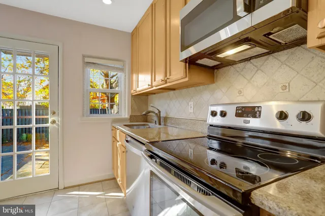 $2,950 | 4326 36th Street South, Arlington, VA 22206