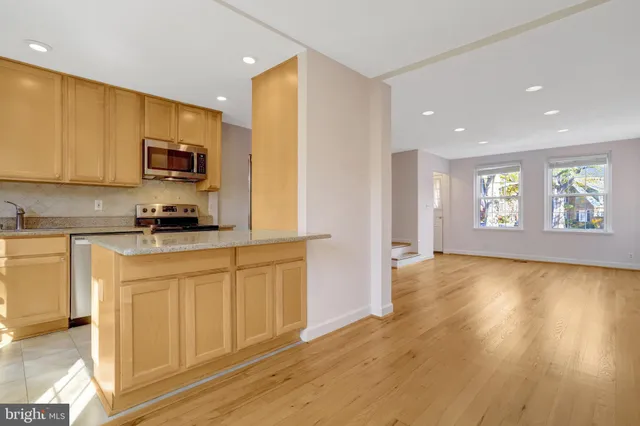 $2,950 | 4326 36th Street South, Arlington, VA 22206