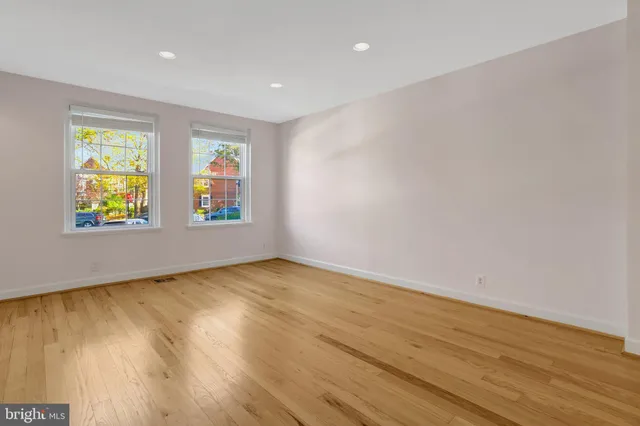 $2,950 | 4326 36th Street South, Arlington, VA 22206