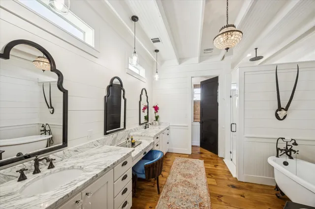 $6,500,000 | 8611 Halamicek Loop, Fayetteville, TX 78940