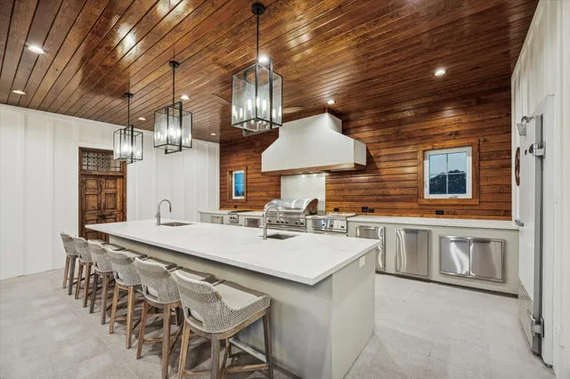 $6,500,000 | 8611 Halamicek Loop, Fayetteville, TX 78940