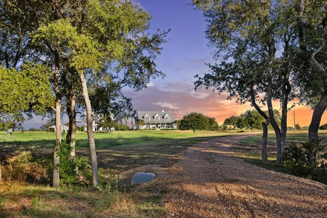 $6,500,000 | 8611 Halamicek Loop, Fayetteville, TX 78940
