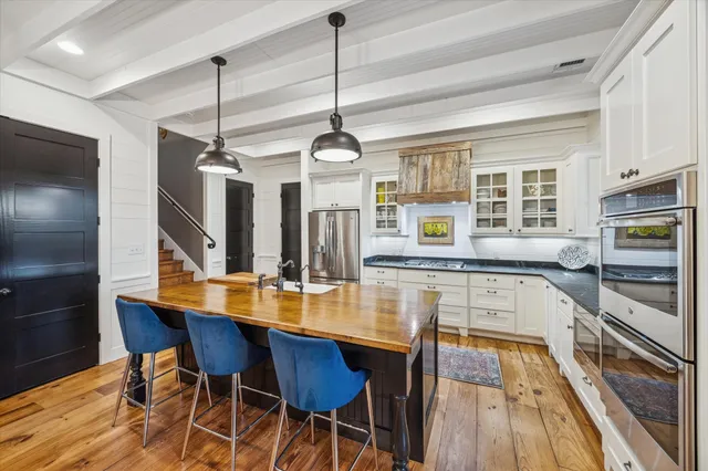 $6,500,000 | 8611 Halamicek Loop, Fayetteville, TX 78940