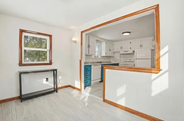 $389,900 | 17 Goucher Avenue, Worcester, MA 01605