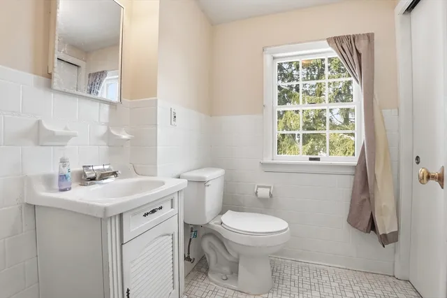 $389,900 | 17 Goucher Avenue, Worcester, MA 01605