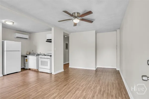 $1,400 | 1013 Carroll Street, Savannah, GA 31415